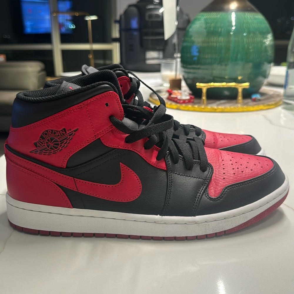 Air Jordan 1 Retro High OG "Banned/Bred" sneakers